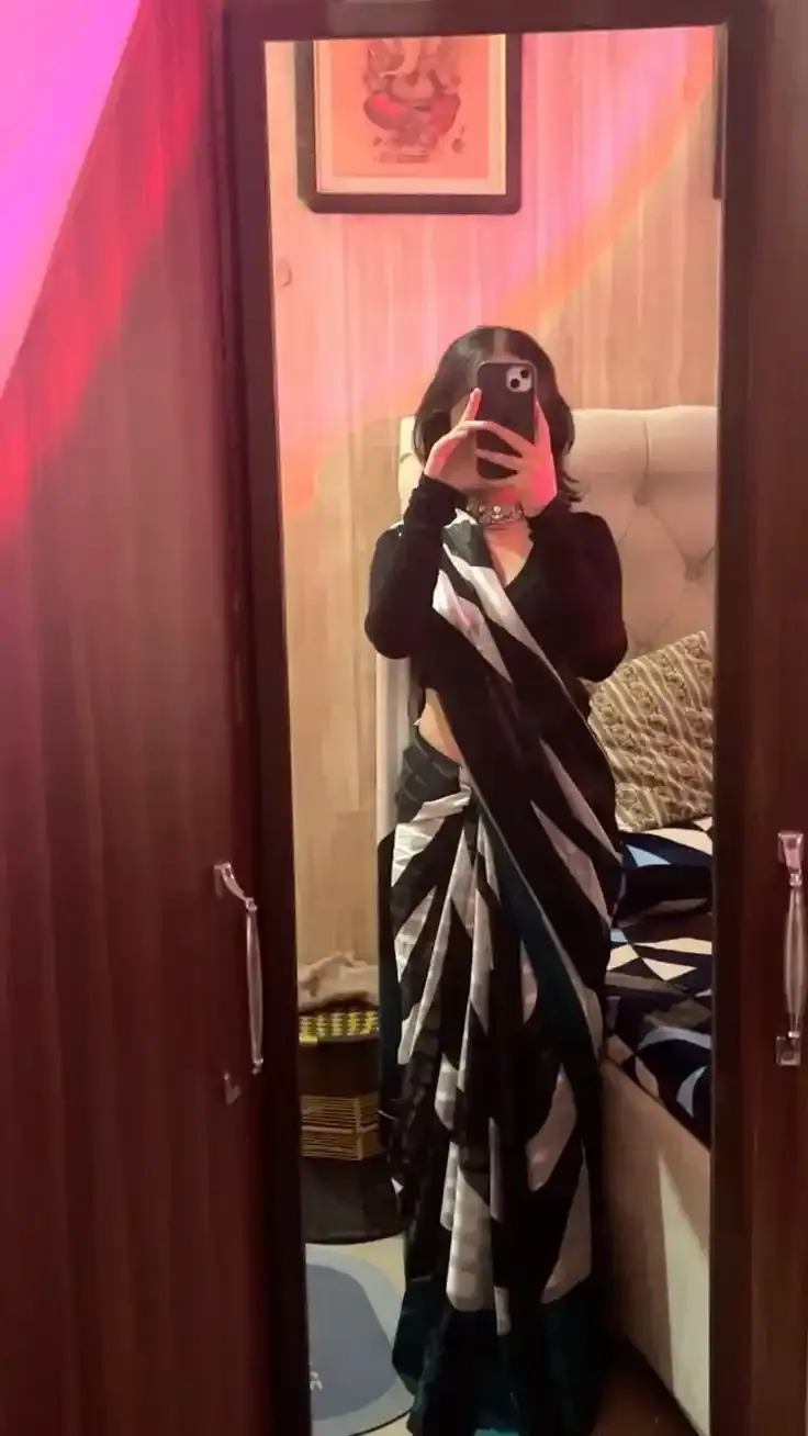 Attractive Instagram Hidden Face Dp For Girls Attractive Instagram Hidden Face Dp For Girls