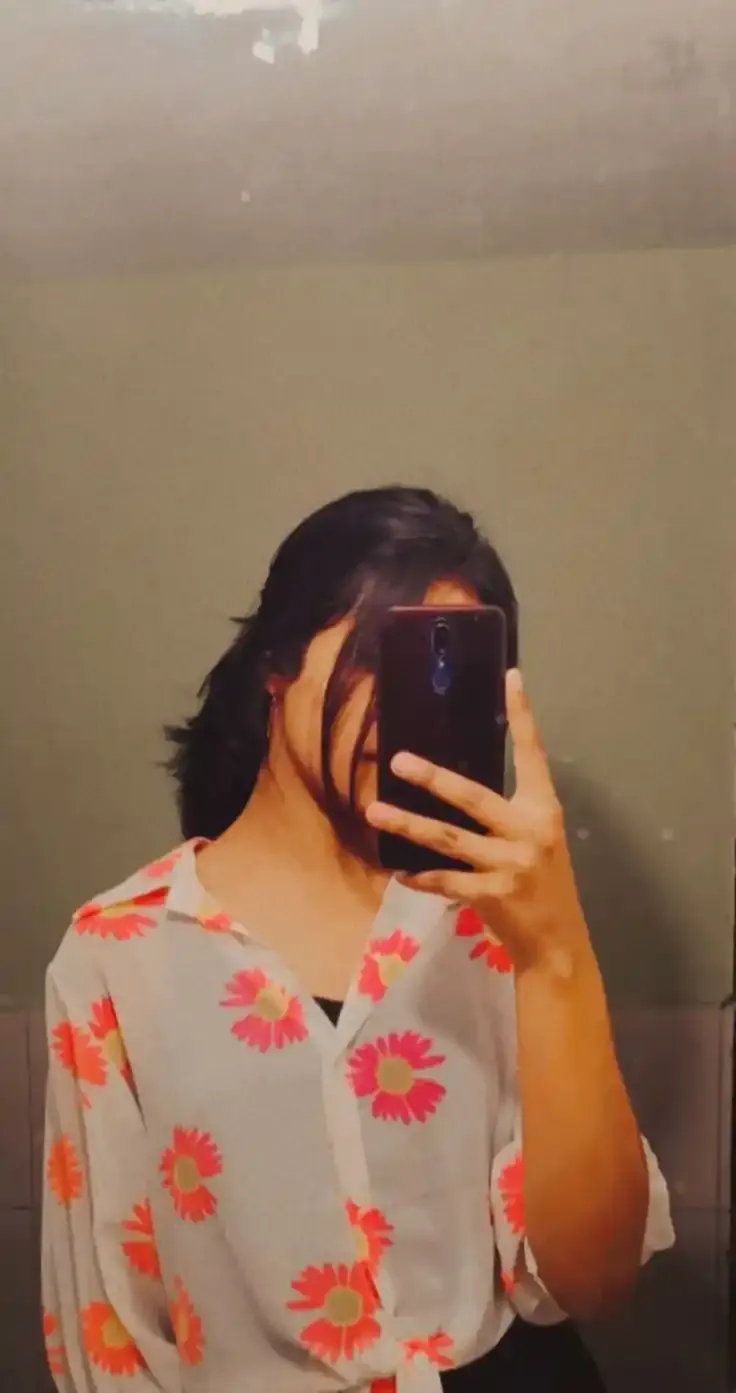 Beautiful Mirror Selfie Girl