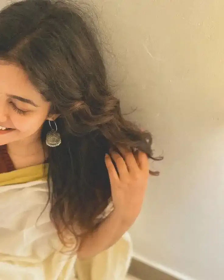 Beautiful girl pic simple Beautiful girl pic simple