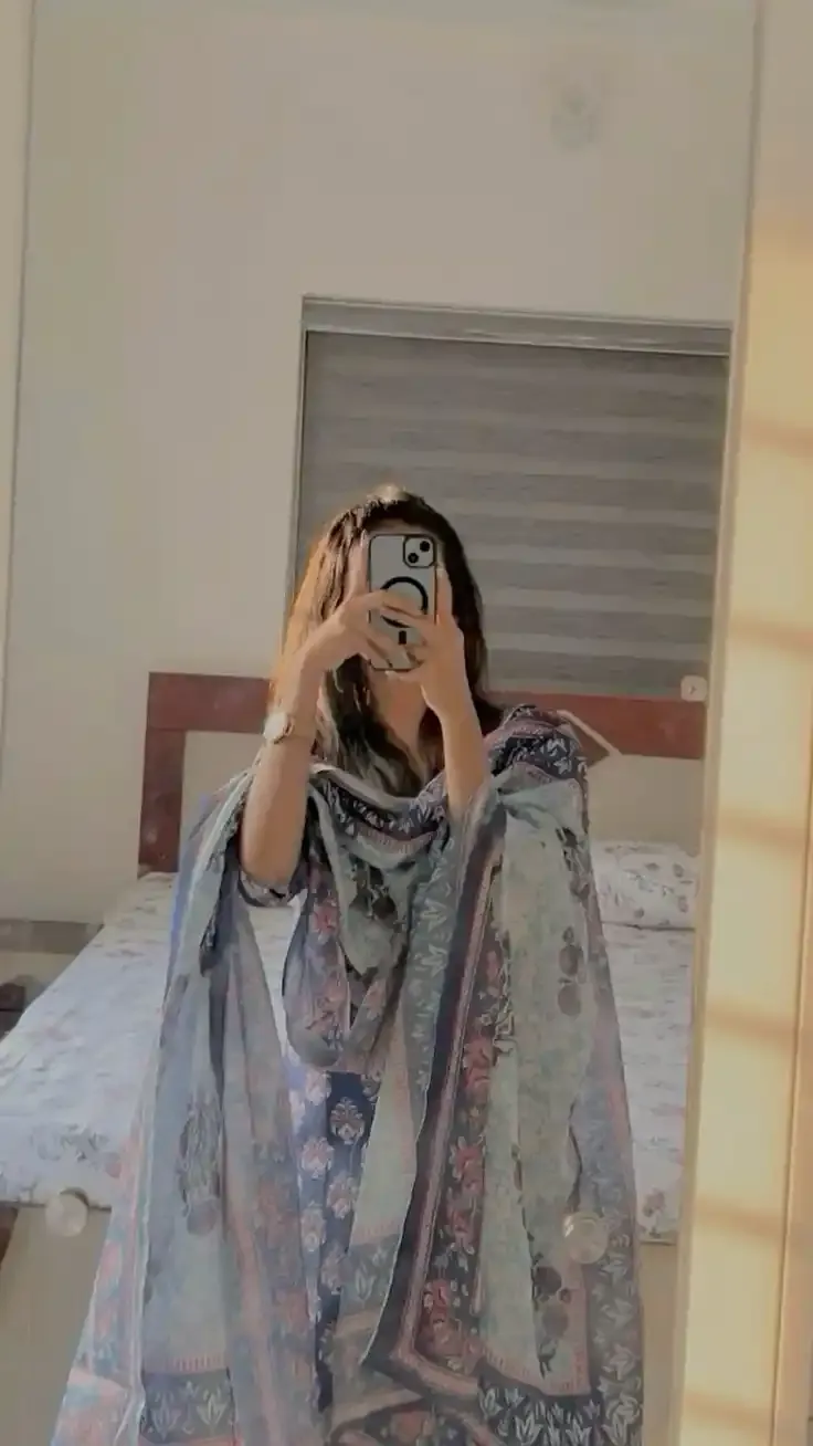 Best Mirror Selfie Dp For Instagram