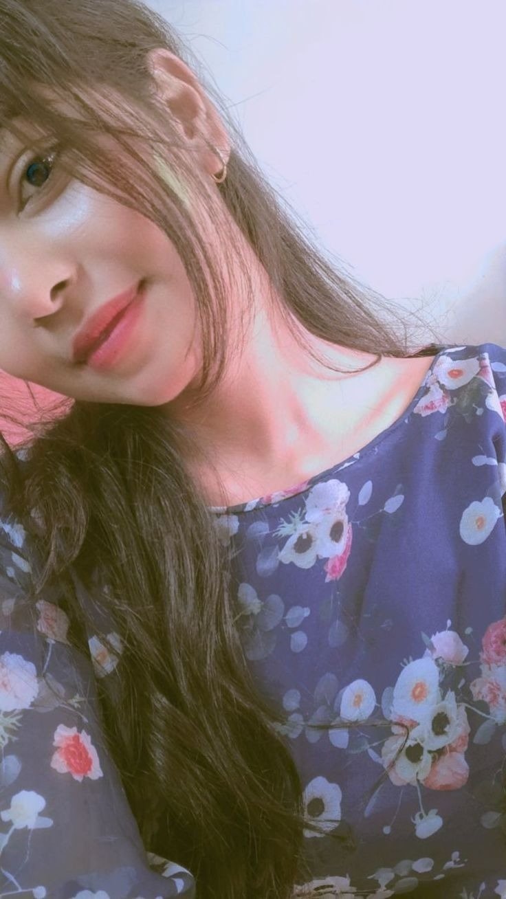 Cute Simple Girl Photo
