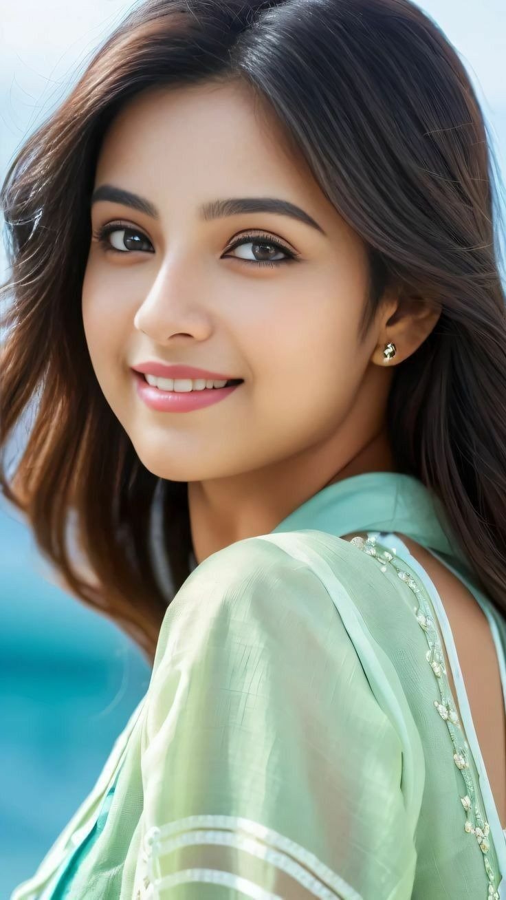Cute Smiling Girl Dp