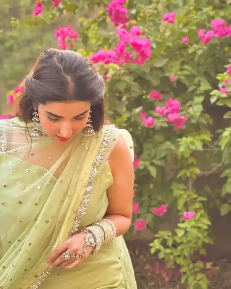 Cute girl pic Indian Cute girl pic Indian