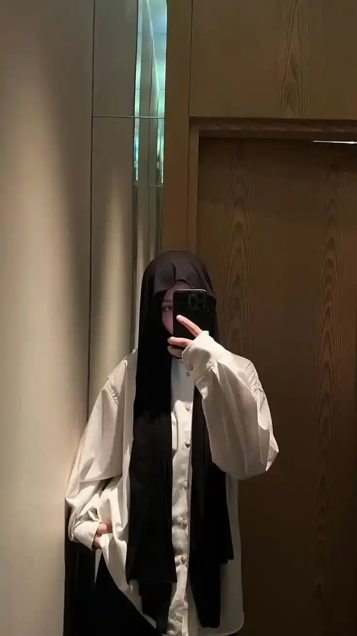 Full Hijab Girl Photo