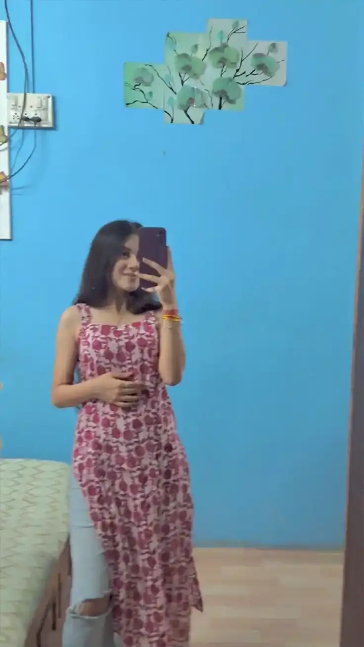 Girl Mirror Selfie Aesthetic