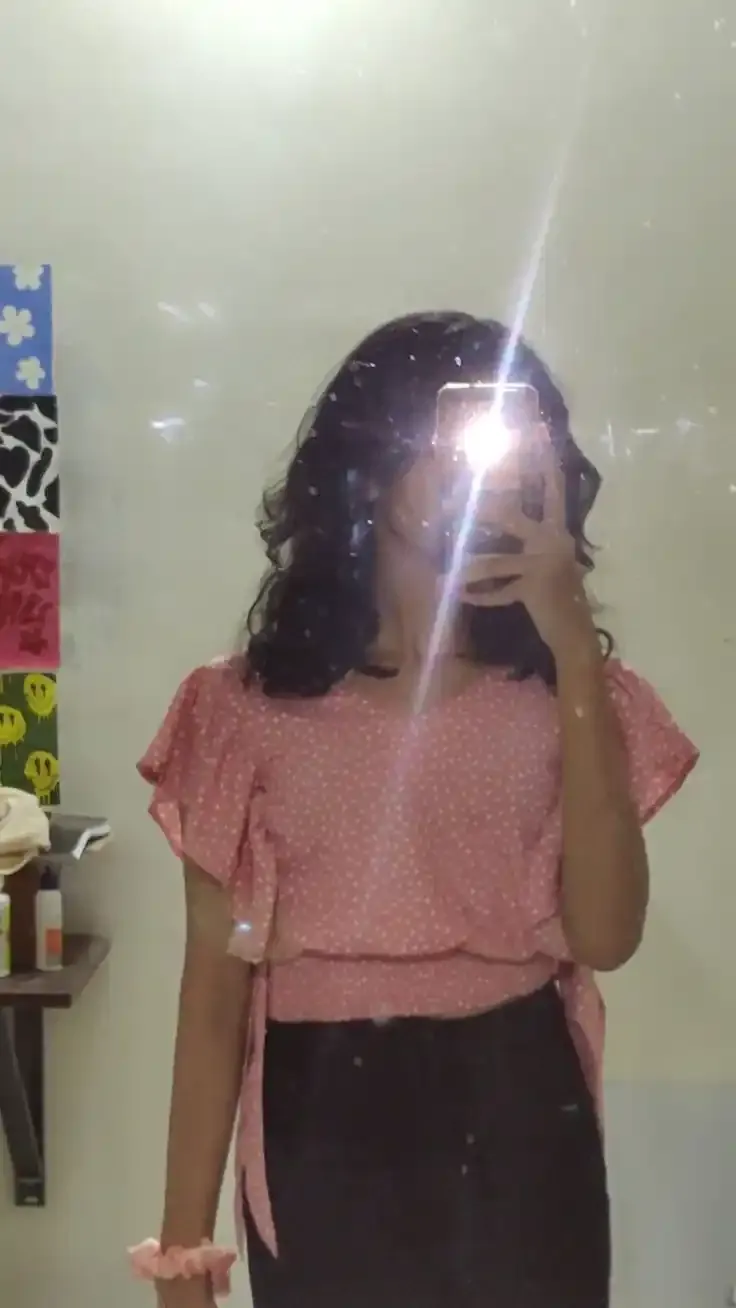 Girl Pose Stylish Mirror Selfie