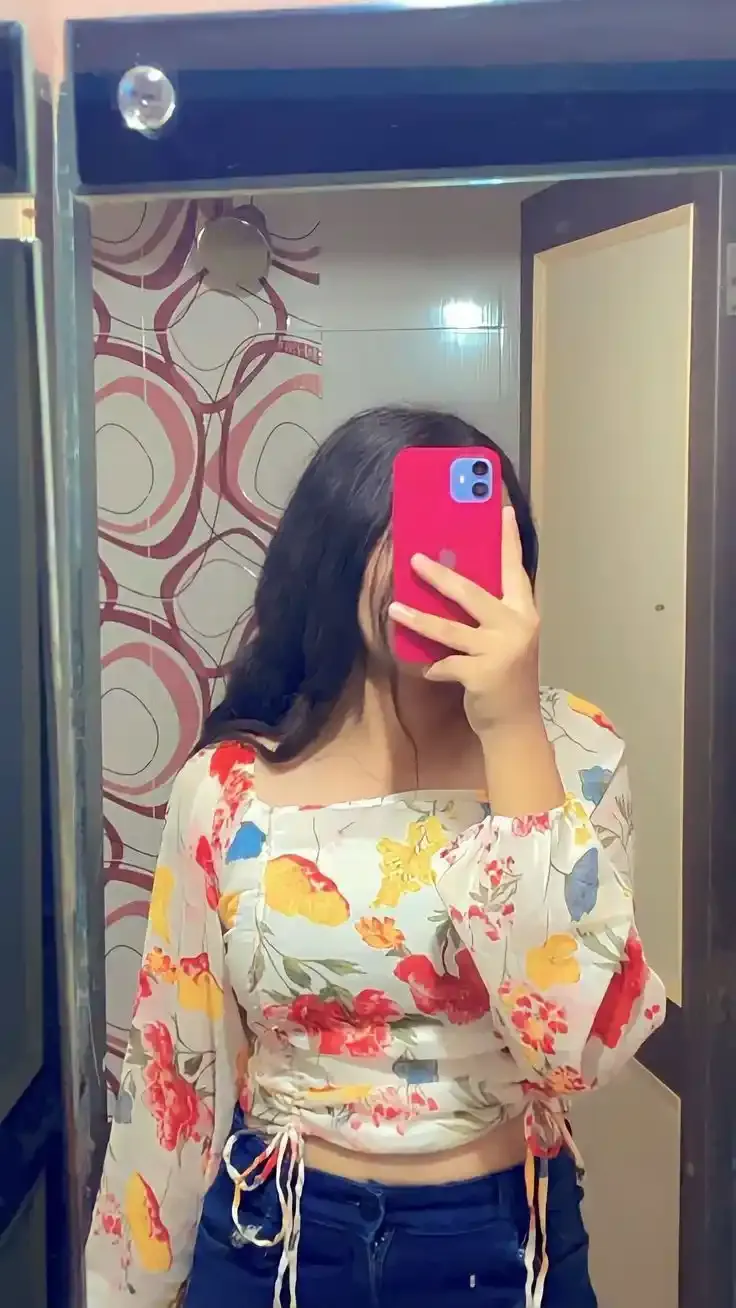 Girls Mirror Selfie Pic