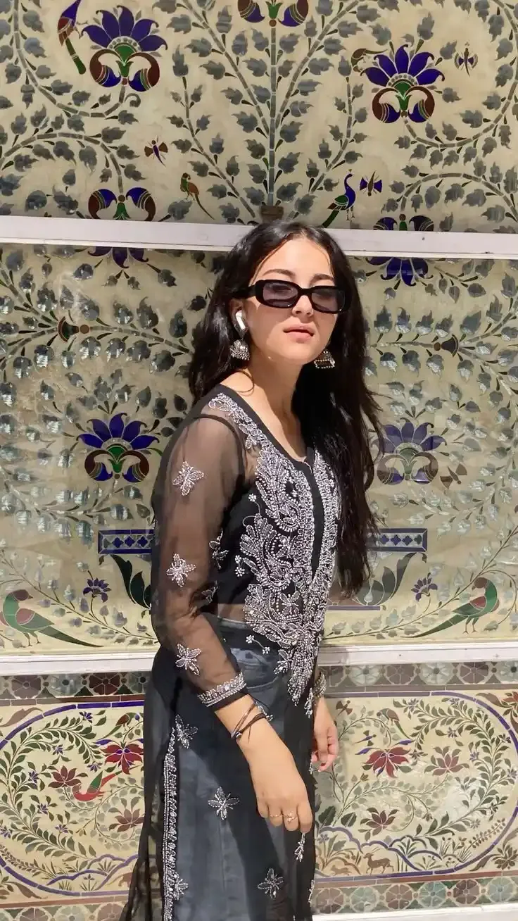 Hot Attitude Girl Dp Hot Attitude Girl Dp