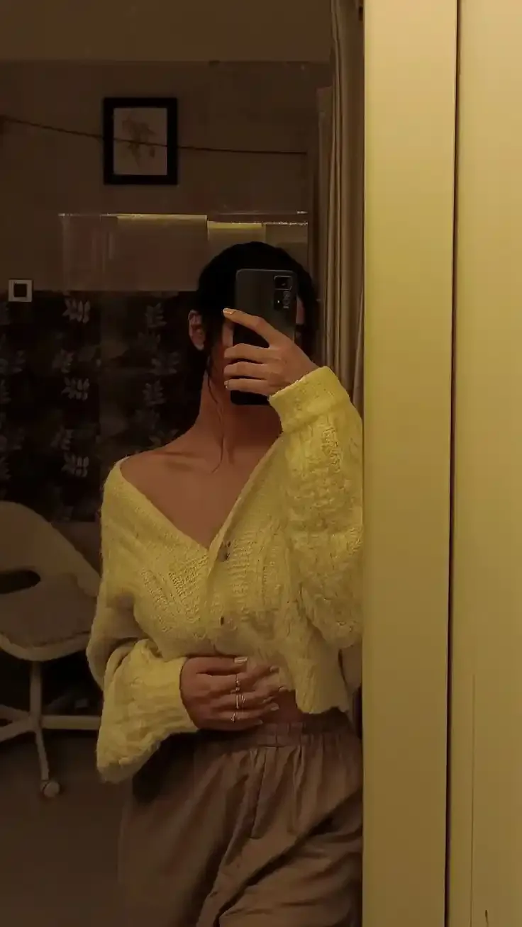 Mirror Hijab Girl Dp