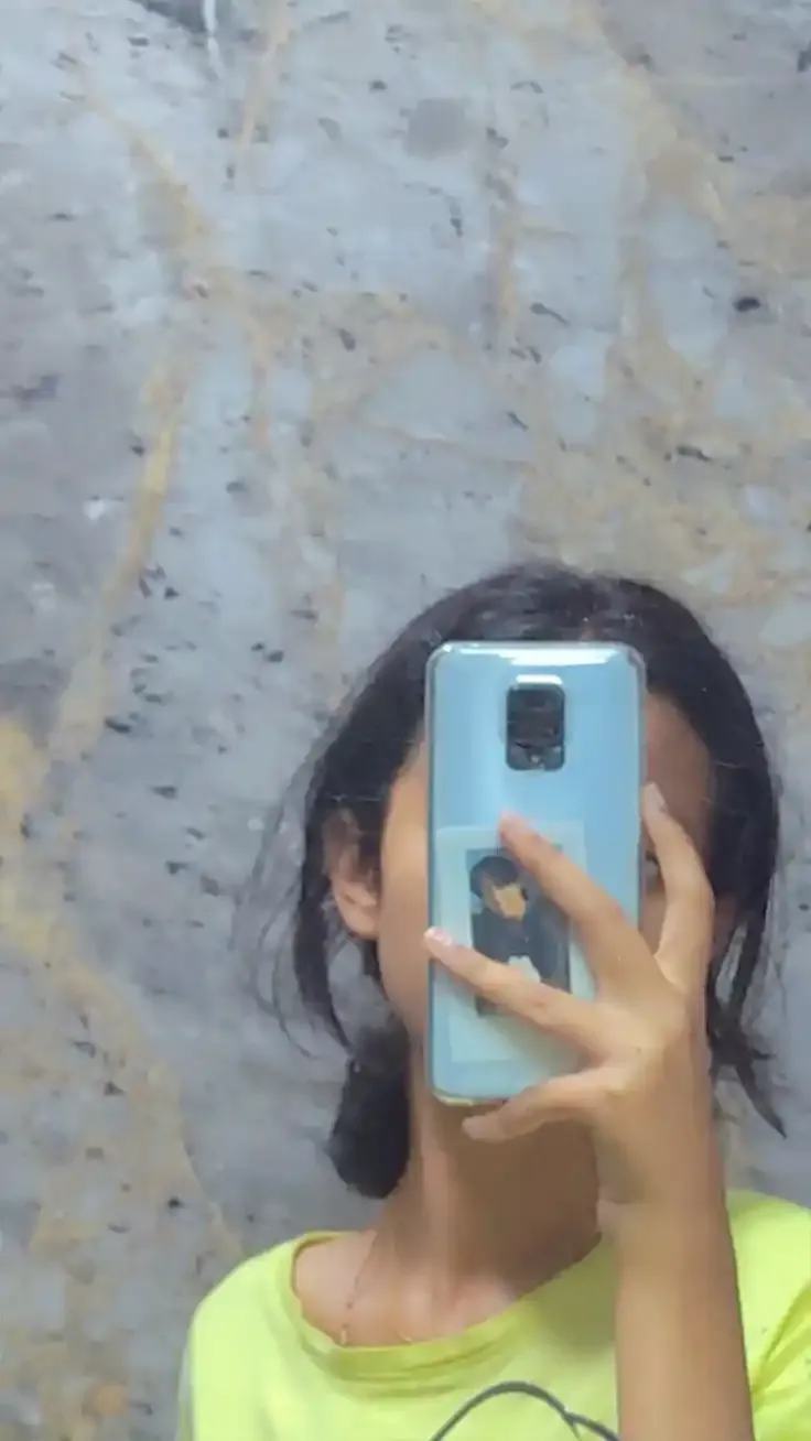 Mirror Selfie Dp Girl Simple