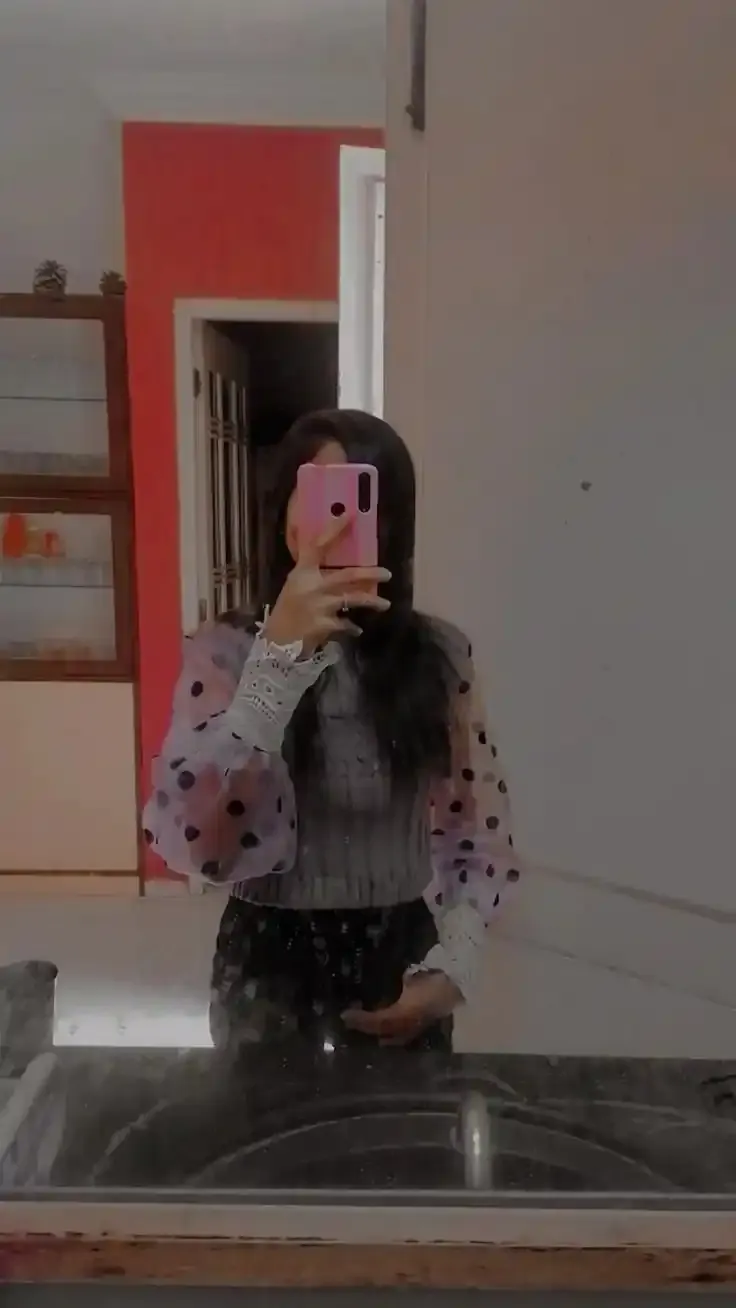 Mirror Selfie Dp