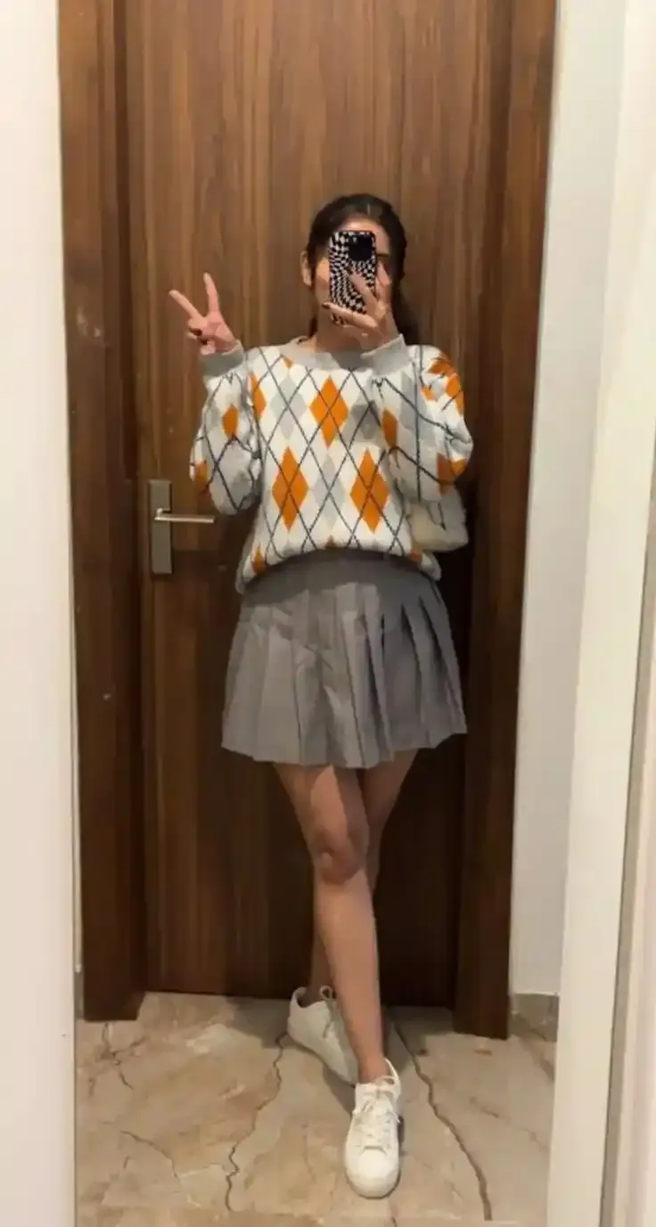 Mirror Selfie Image Girl