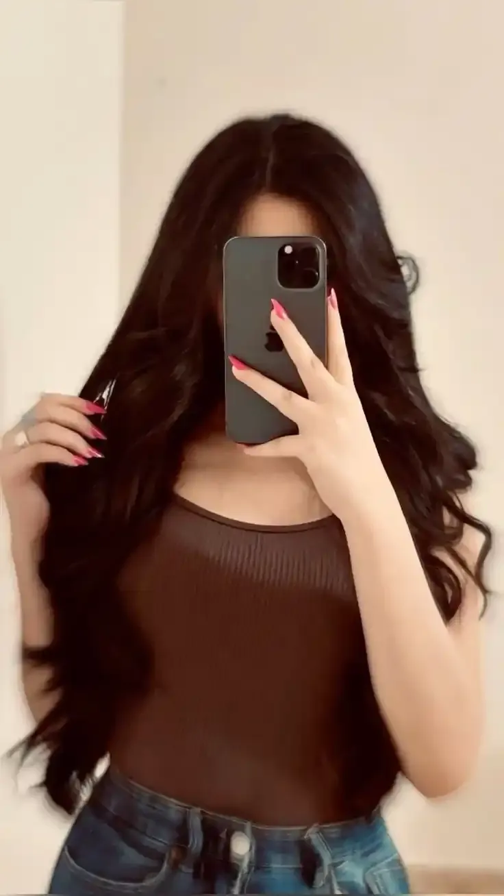 Muslim Girl Mirror Selfie Dp