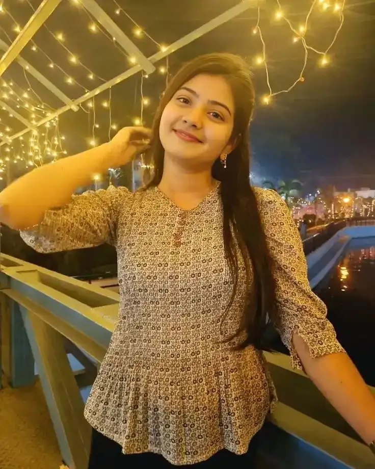 Real Simple Girl Images for WhatsApp & Instagram Real Simple Girl Images for WhatsApp & Instagram