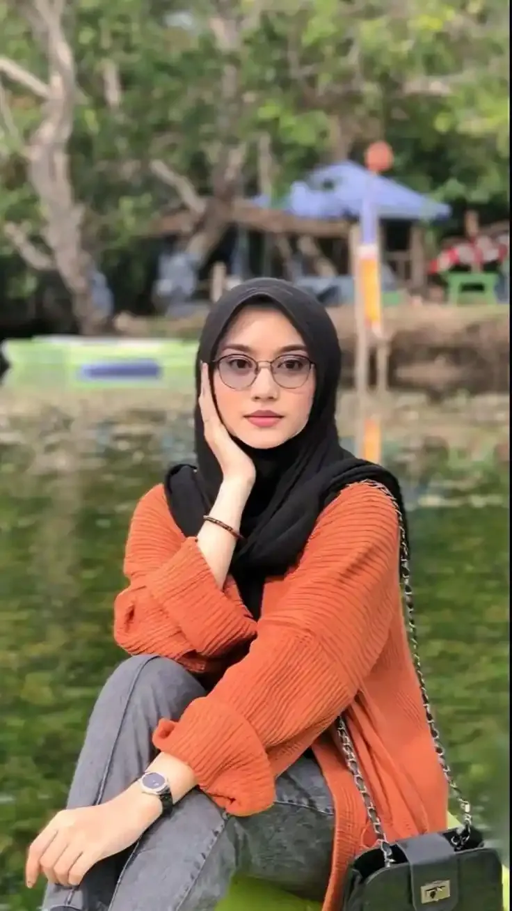 Stylish Instagram Hijab Girl Dp