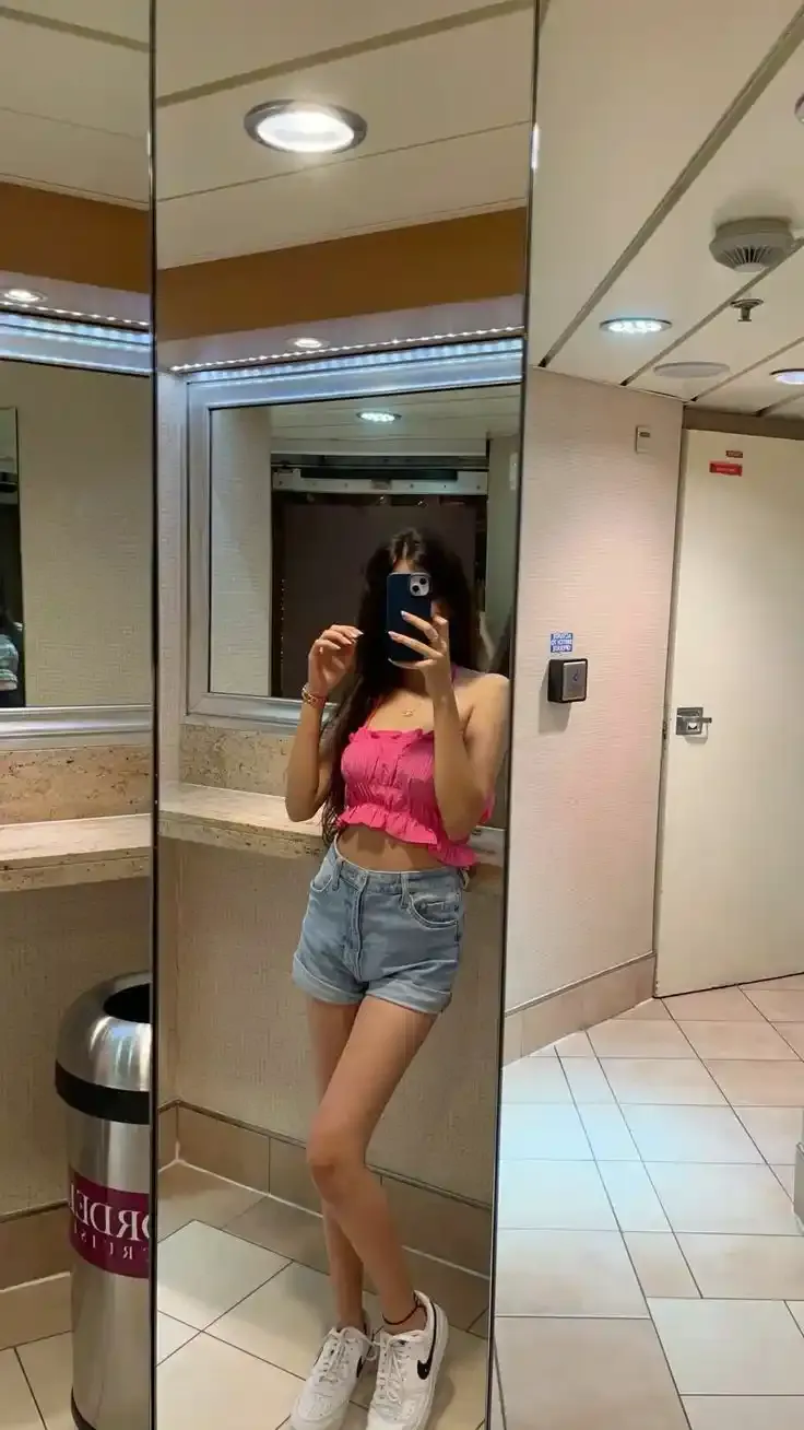 Stylish girls dp attitude Stylish girls dp attitude