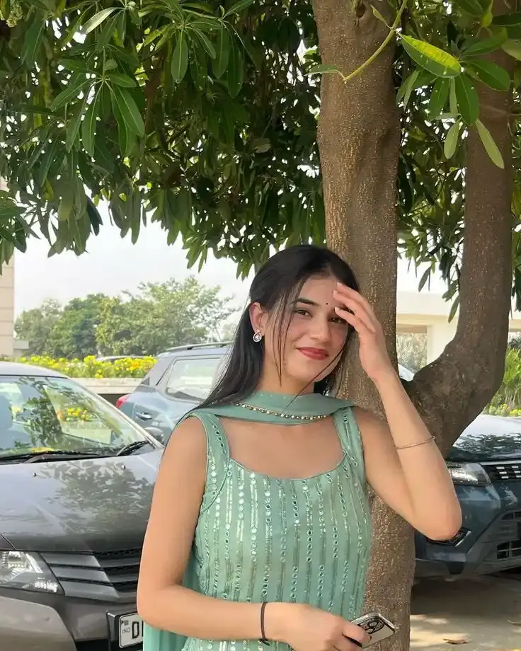 a cute girl pic a cute girl pic