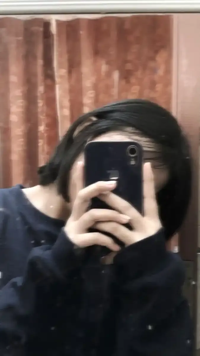 blur girl photo mirror selfie short hair blur girl photo mirror selfie short hair