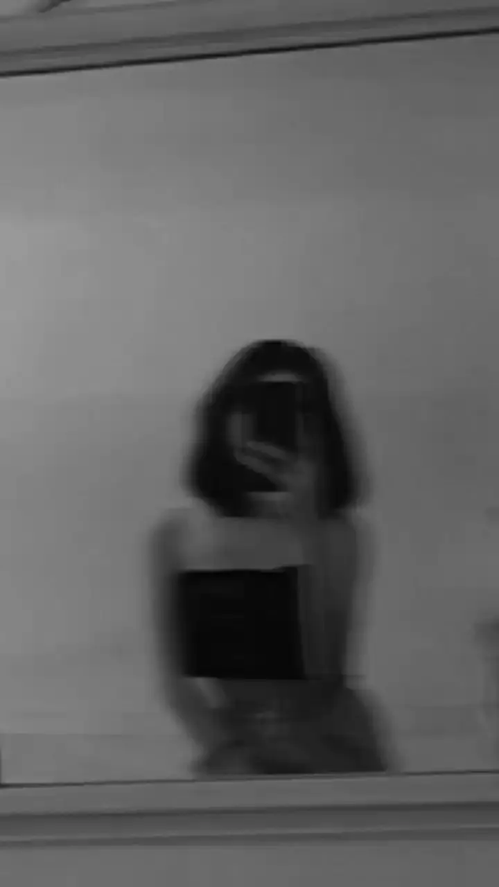 blur girl photo mirror selfie blur girl photo mirror selfie