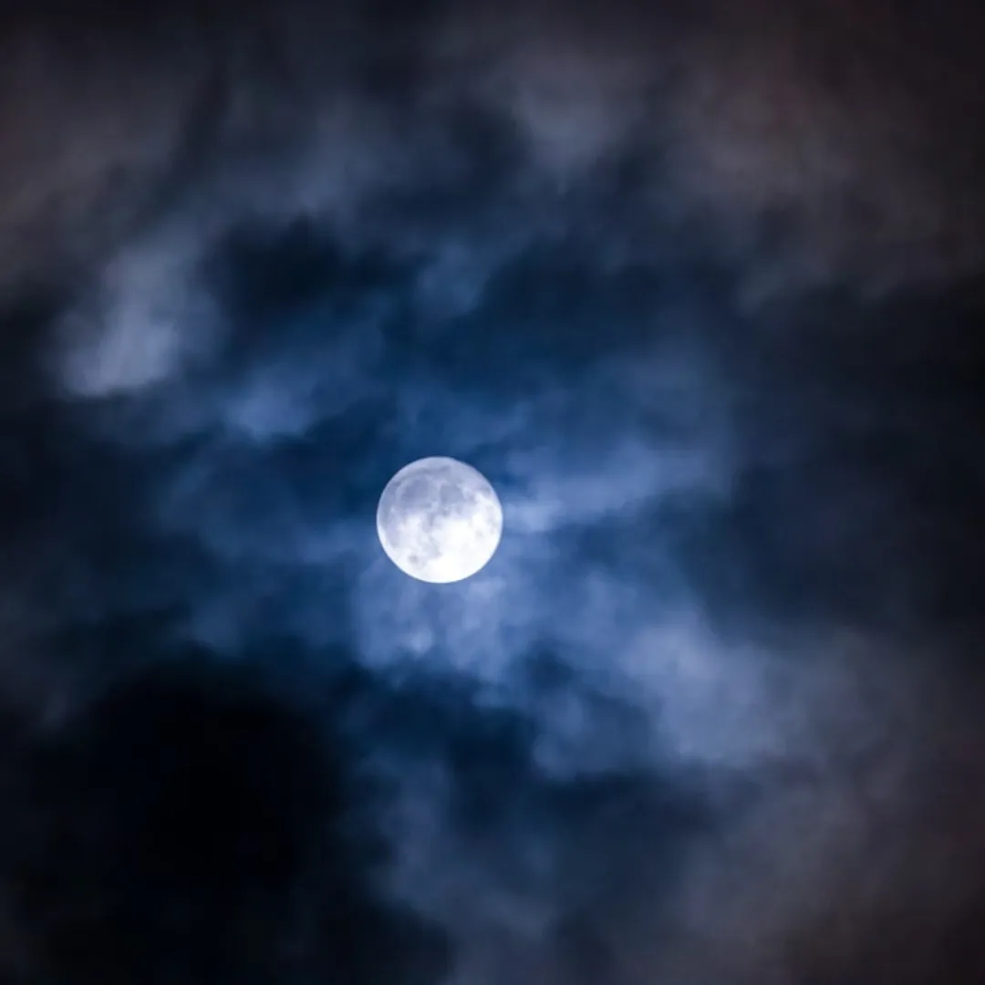 sad girl moon dp