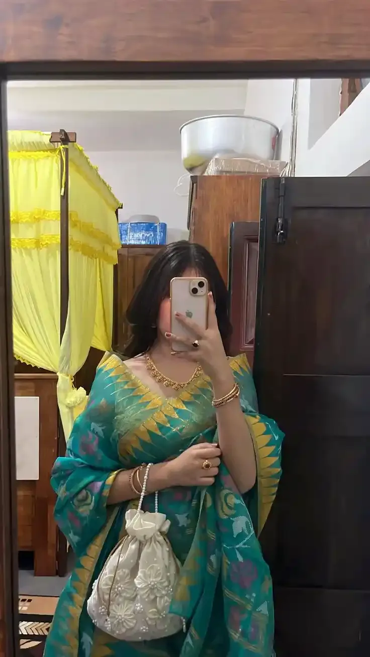 stylish attitude instagram dp for girls