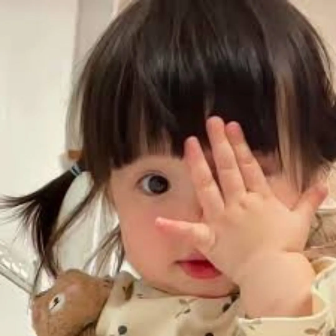 Cute baby girl Pic For profile simple