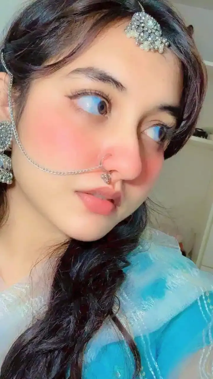 Stylish Instagram DP For Girls